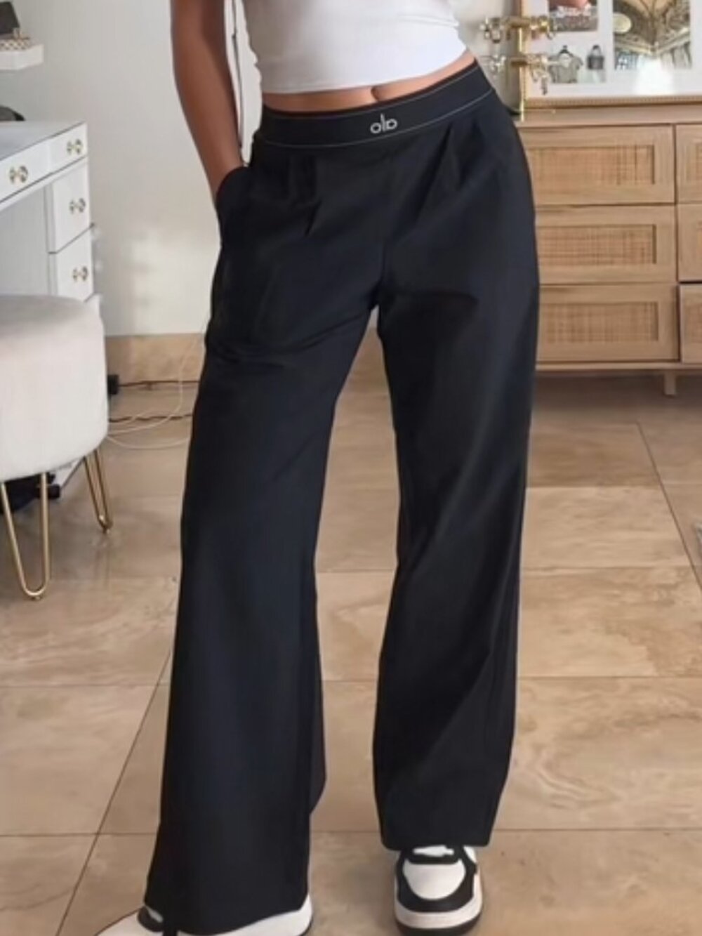 ✨ NWT Alo Yoga Suit Up Trouser Black 🥂Relaxed Wide Leg Pants 30" Modern Classic - Picture 1 of 7